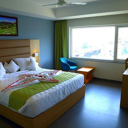 Abhayaa Hotel Вишакхапатнам Экстерьер фото